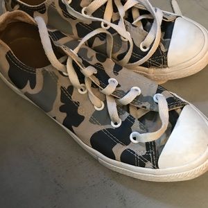 Girls Converse All Star Chuck Taylor - Camo!